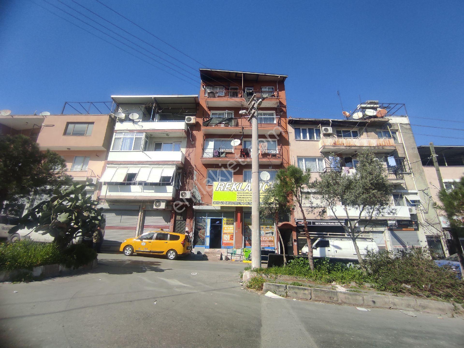 Karabağlar Mah.4 Katlı Binada 3 Adet 2+1 - 2 Adet 1+0 Ve Dükkan