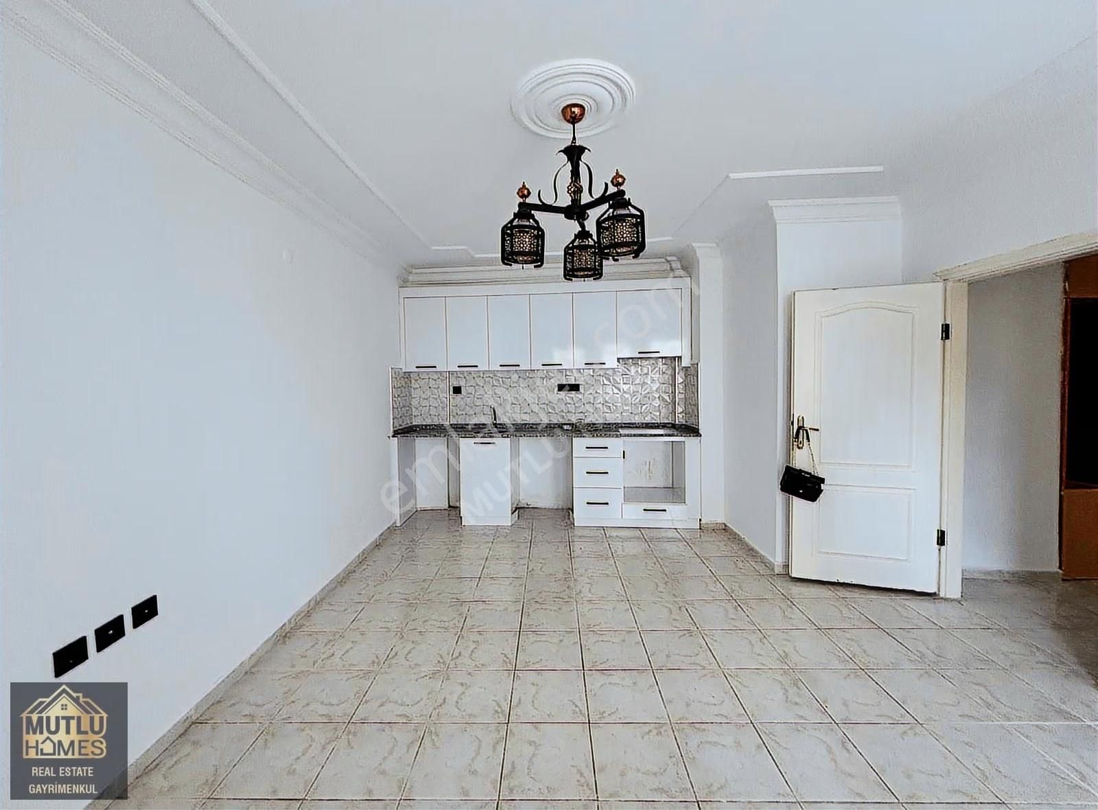 Alanya Mahmutlar Barbaros Caddesi Armes Sitesi Satılık 2+1 Daire