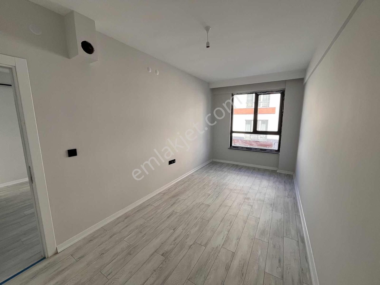 Anadolu Üniv. Yürüme Mesafesi Yaylapınar Cad.1+1 Sıfır Daire - Görsel 5