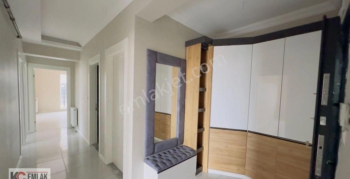 Kc Emlaktan Park Çepheli Ara Kat Kiralık 3+1 Fırsat Dairesi - Görsel 8
