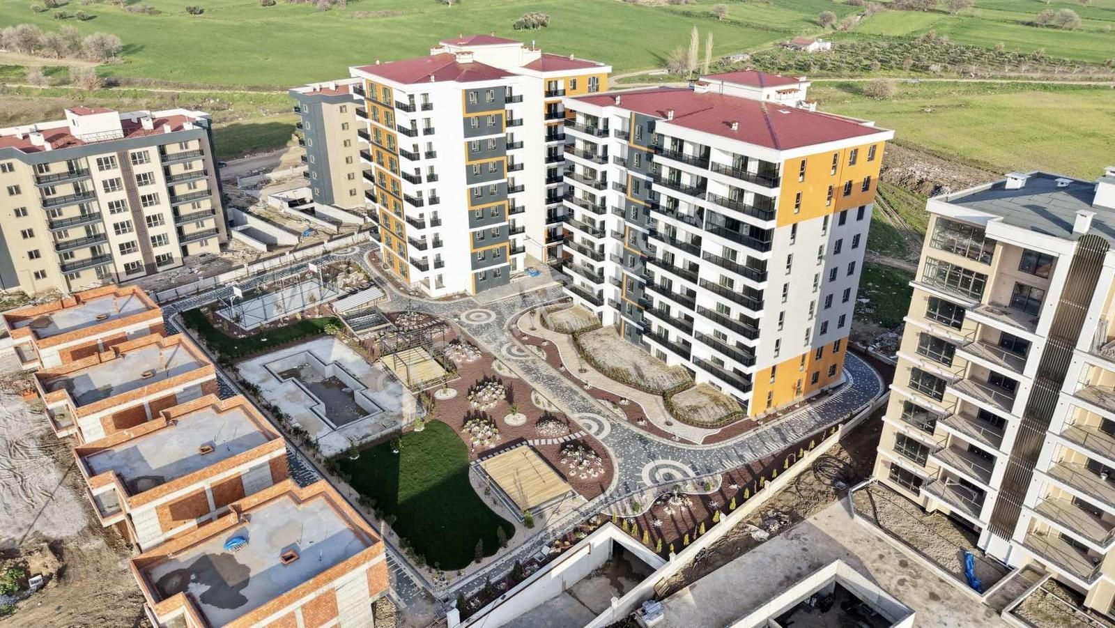 Site İçerisinde Kapalı Otoparklı Deniz Manzaralı Sıfır 3+1