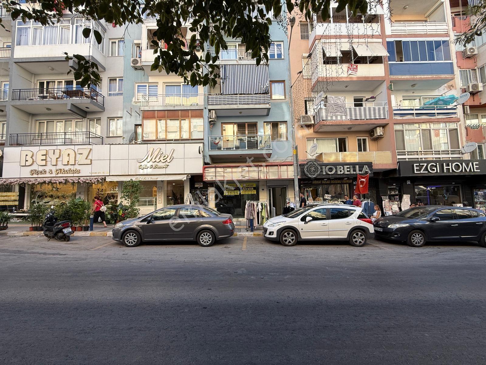 Balçova Ata Caddesi 148 M² Satılık Dükkan İşlek Konum