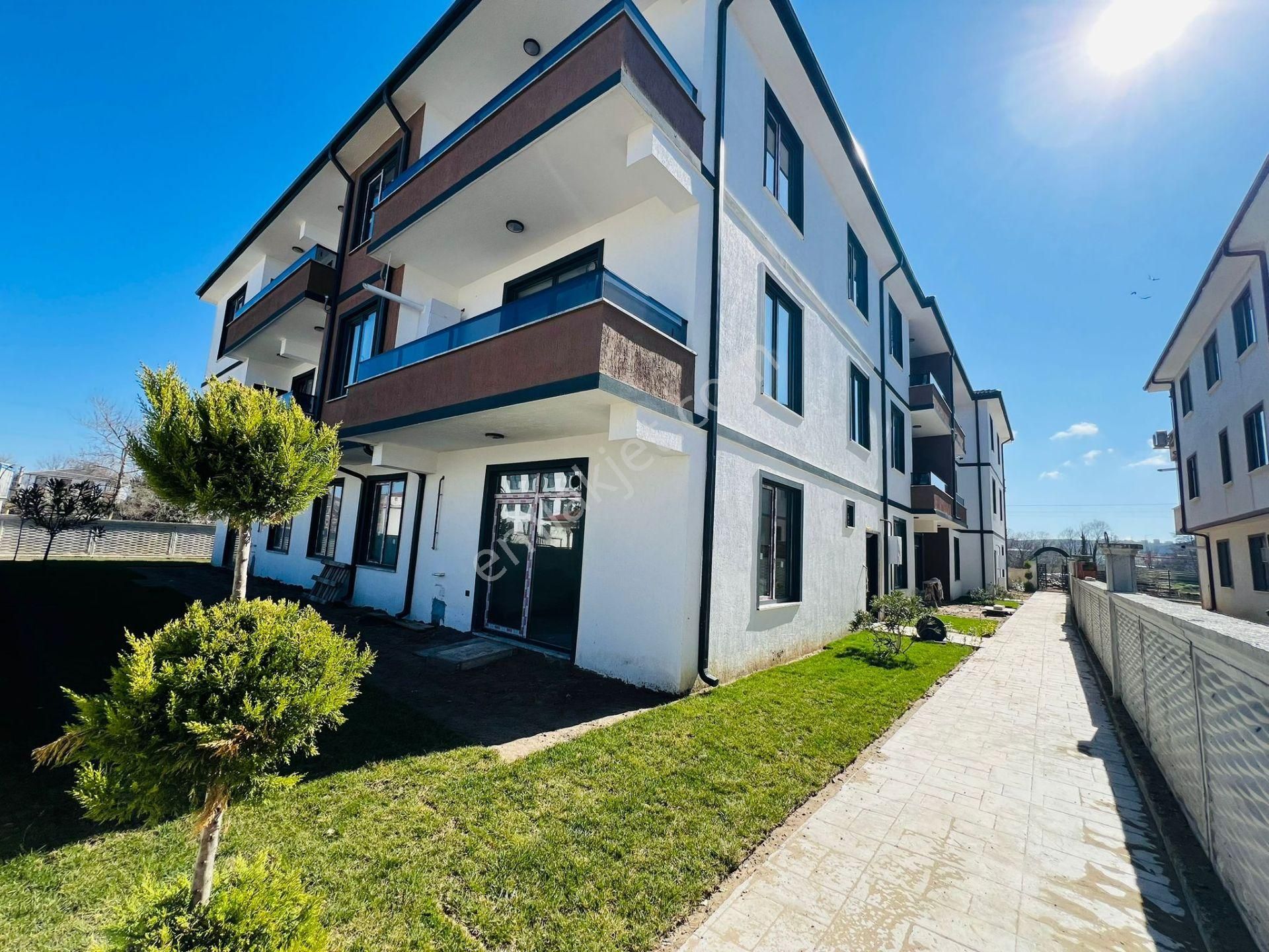 Karasu Çiğdem Emlaktan... Merkezde Sıfır 2+1 Kiralık Daire...