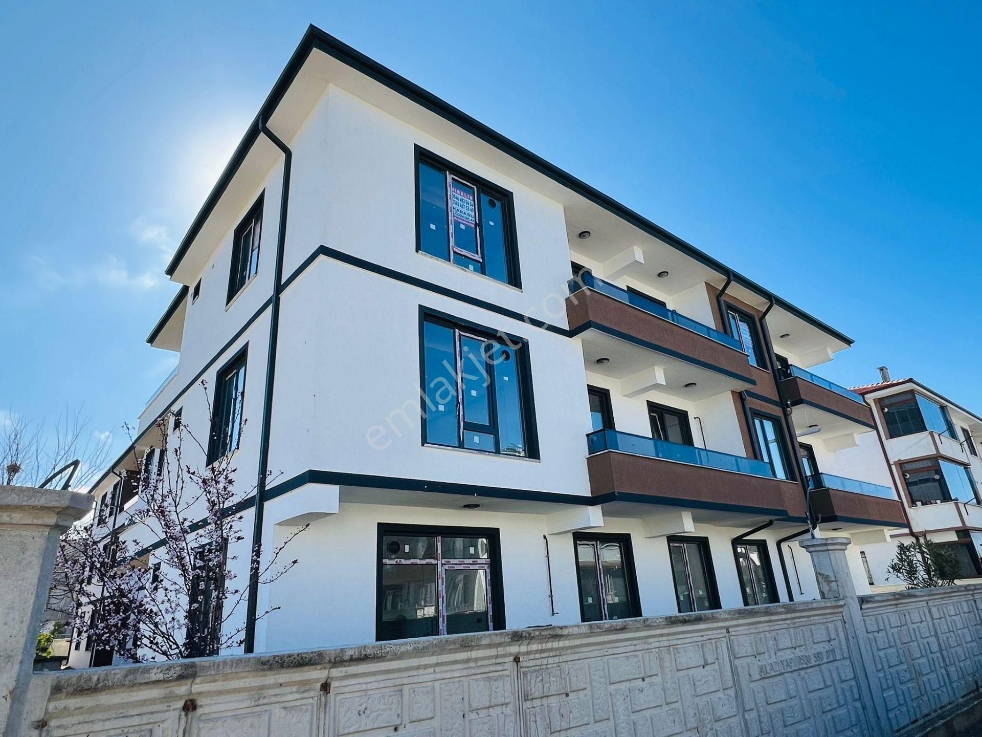 Karasu Çiğdem Emlaktan... Merkezde Sıfır 2+1 Kiralık Daire... - Görsel 3