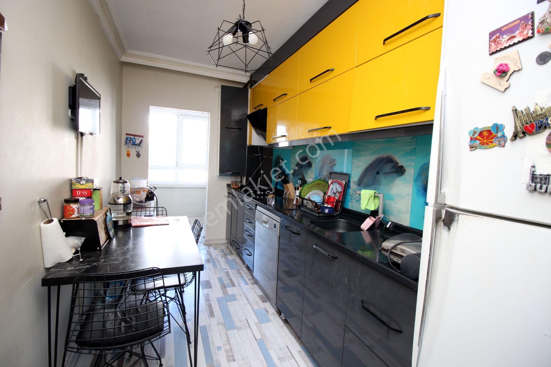 Emre Emlak'tan Ayyıldız'da Bulvar Yanı Site İçi Arakat 3+1 Satılık Daire - Görsel 3