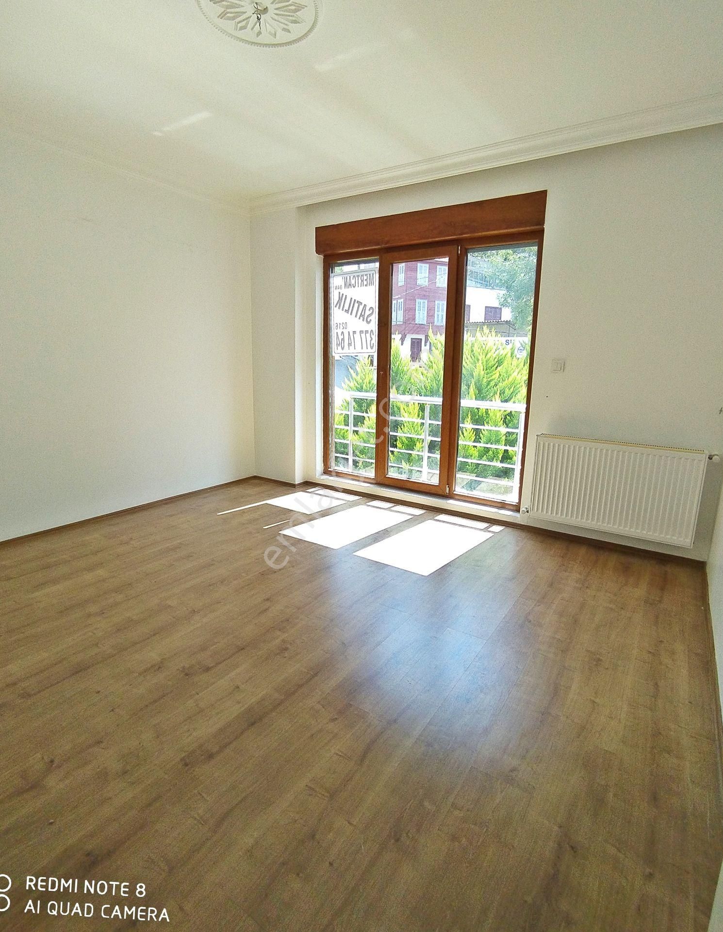 Mertcan Dan Yakacık Meydana Yürüme Kredi Limitsiz 3+1 İskanlı - Balkonlu - Görsel 3