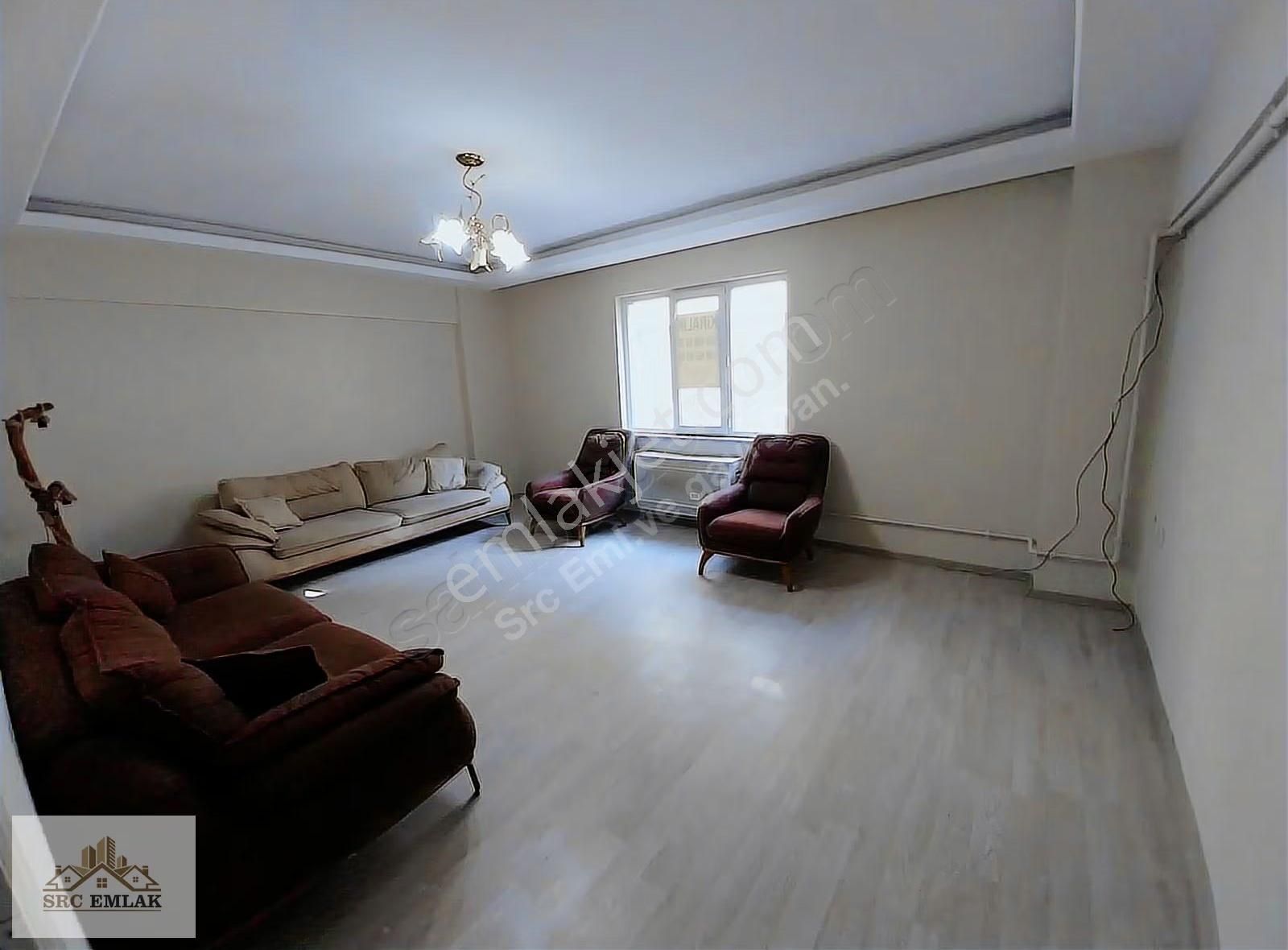 Güneştepe'de Merkezi Konumda, Yeni Boyanmış 2+1 Kiralık Daire