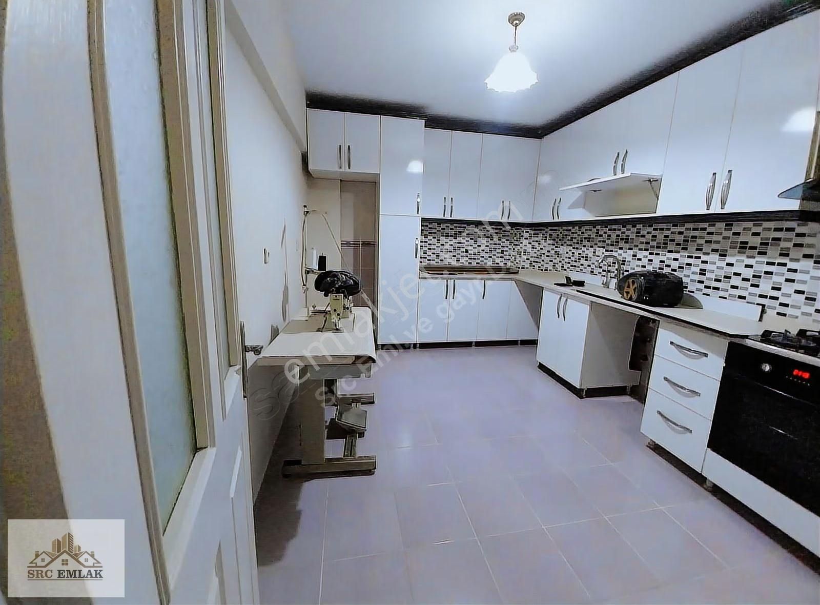 Güneştepe'de Merkezi Konumda, Yeni Boyanmış 2+1 Kiralık Daire - Görsel 11