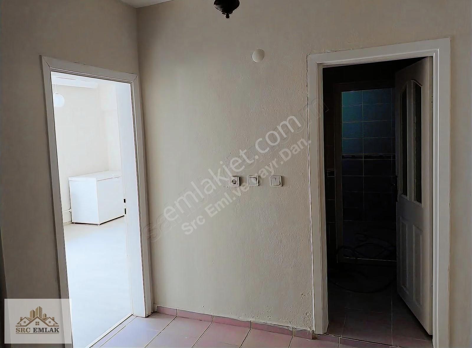 Güneştepe'de Merkezi Konumda, Yeni Boyanmış 2+1 Kiralık Daire - Görsel 21