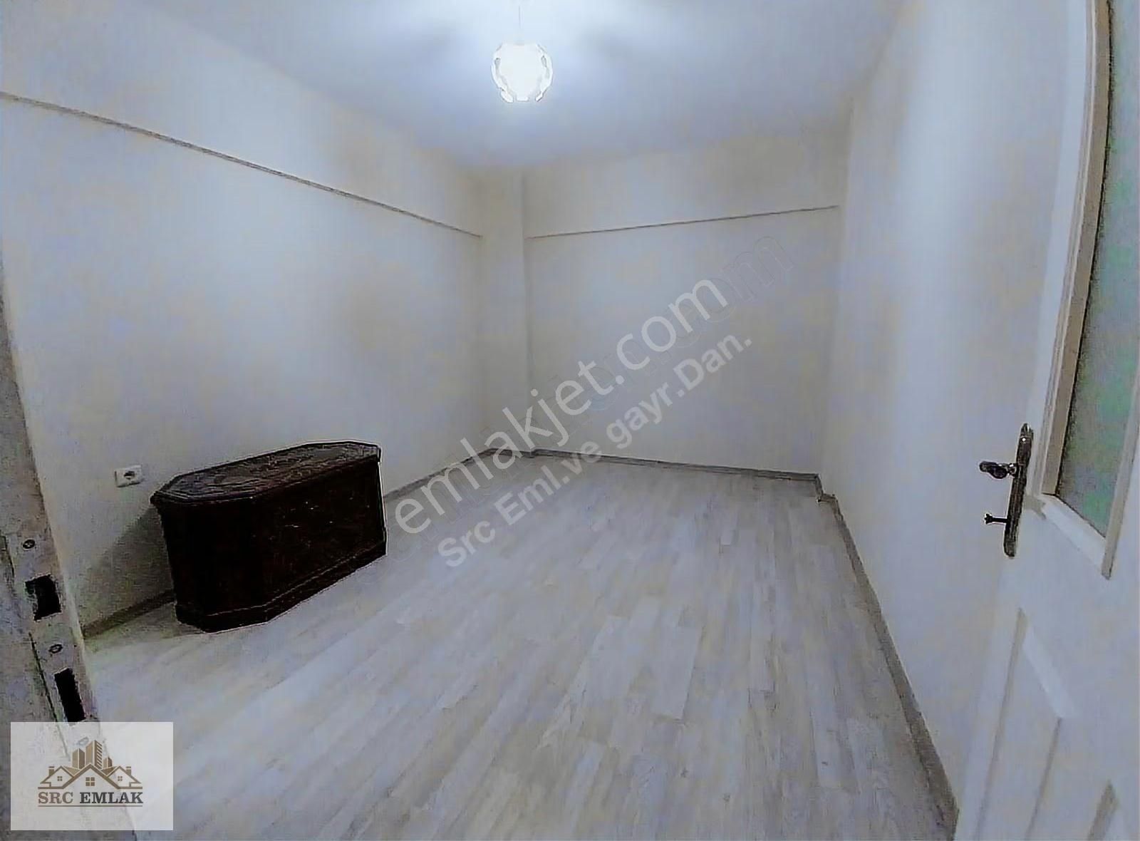 Güneştepe'de Merkezi Konumda, Yeni Boyanmış 2+1 Kiralık Daire - Görsel 7