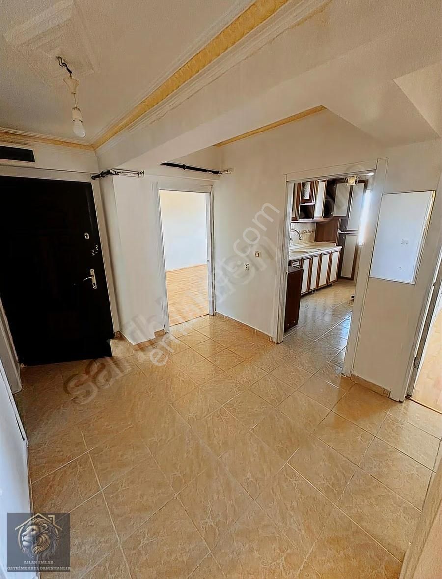 Aslan Emlaktan Selçuklu Mahallesinde Ara Katta Salon Bağımsız - Görsel 2