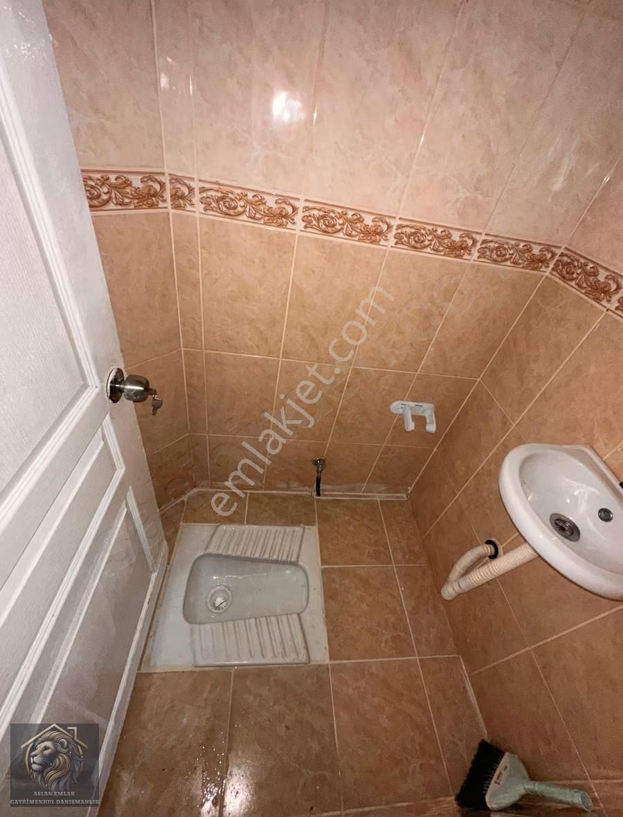 Aslan Emlaktan Selçuklu Mahallesinde Ara Katta Salon Bağımsız - Görsel 21