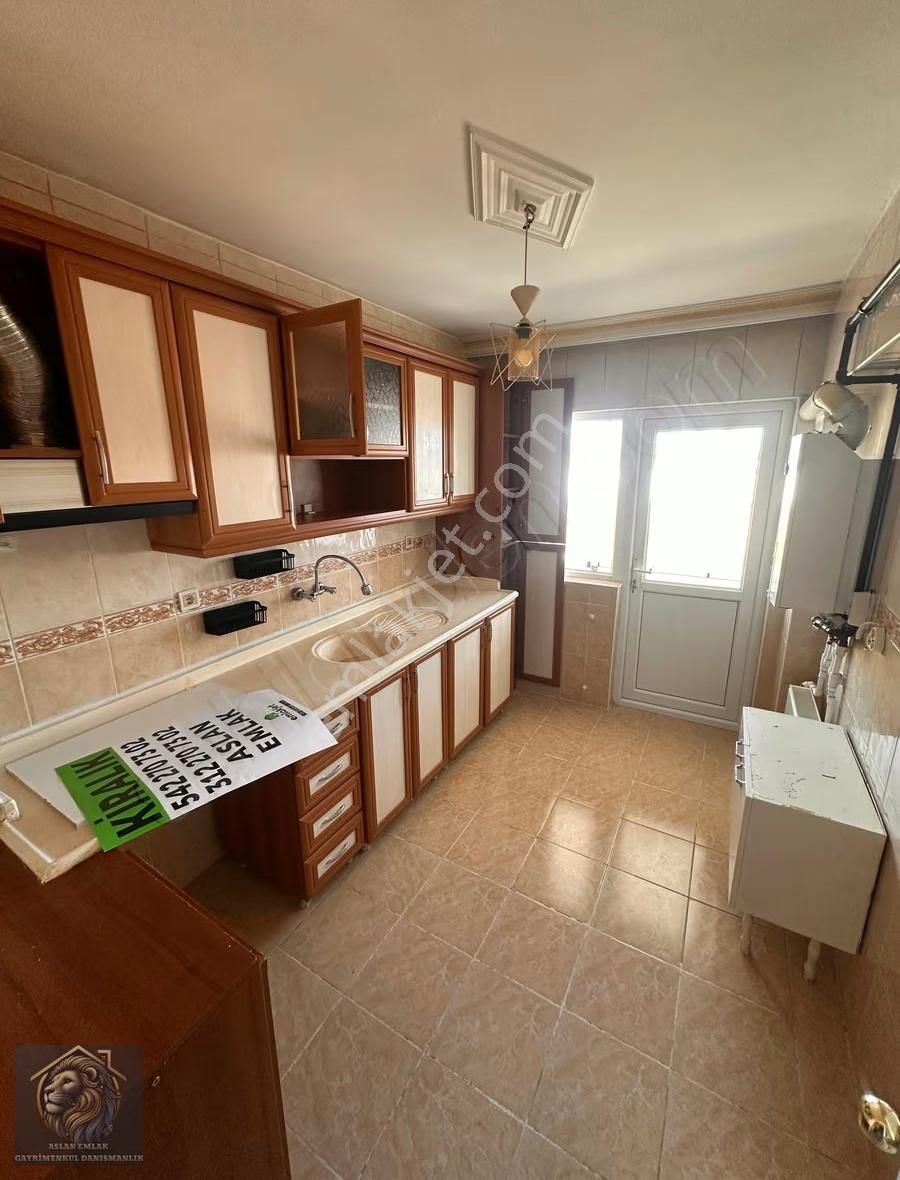 Aslan Emlaktan Selçuklu Mahallesinde Ara Katta Salon Bağımsız