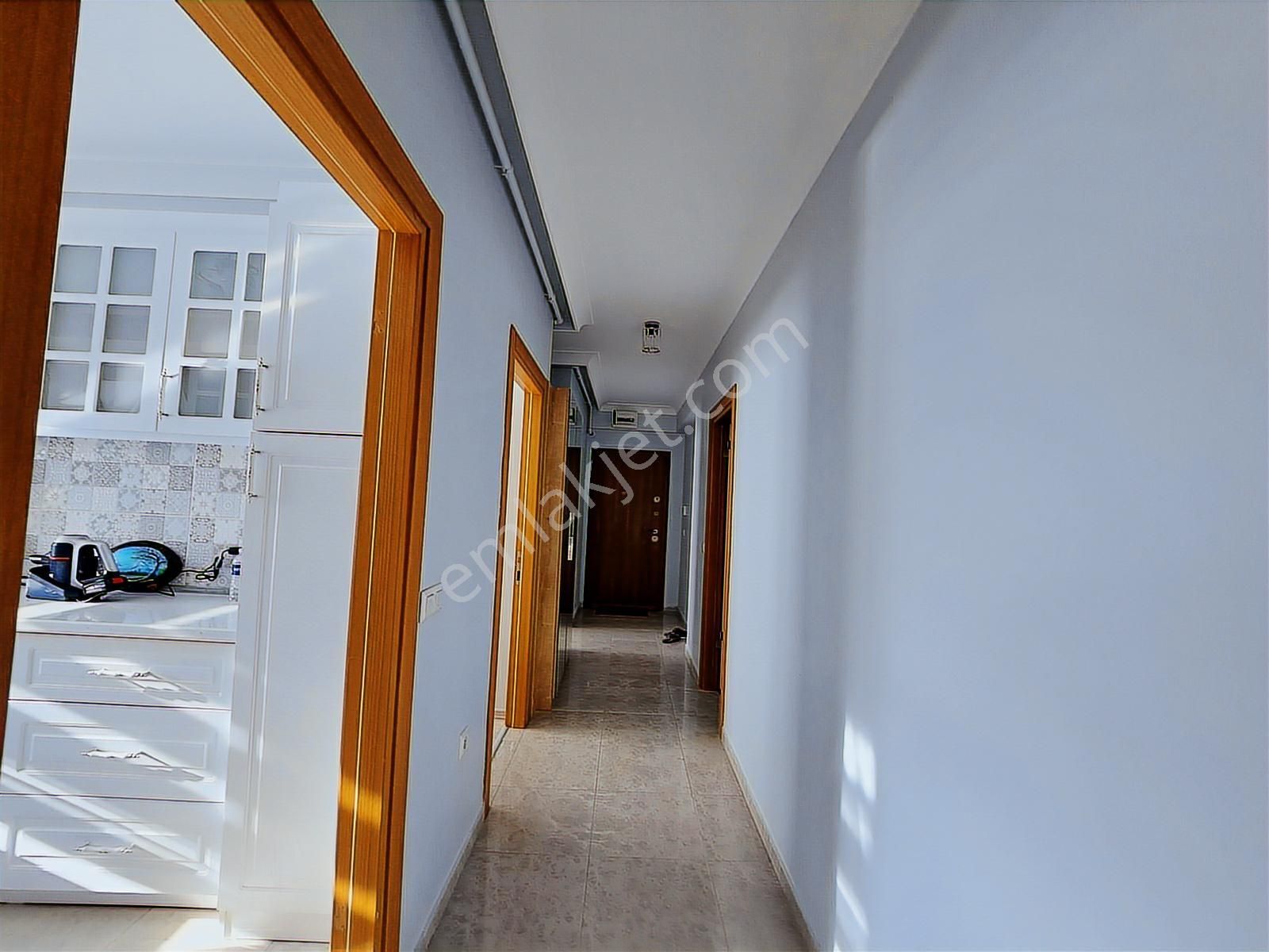 Modest Den Ortadağda Satılık 2+1 Oturuma Hazır Boş Daire - Görsel 4