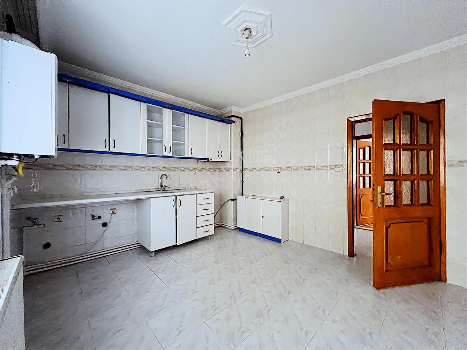 Engin Emlak'tan Merkezi Konum'da Geniş Masrafsız 3+1 Kiralık - Görsel 6