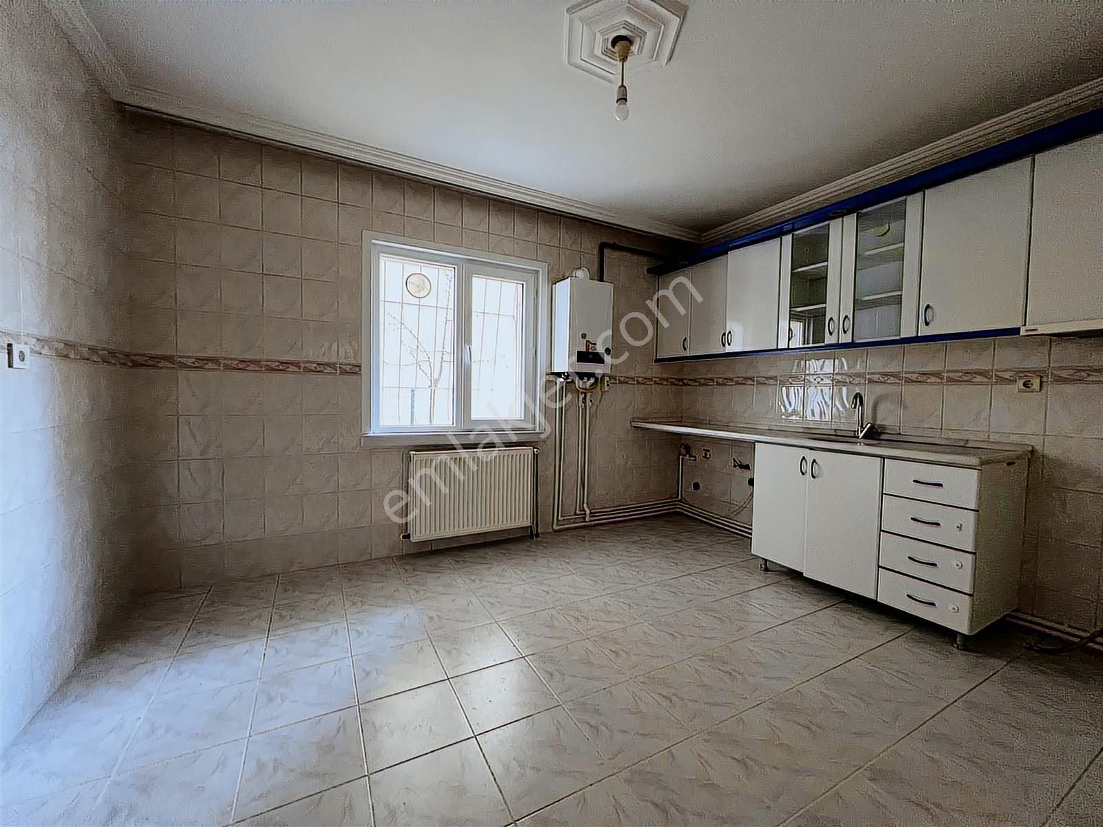 Engin Emlak'tan Merkezi Konum'da Geniş Masrafsız 3+1 Kiralık - Görsel 2