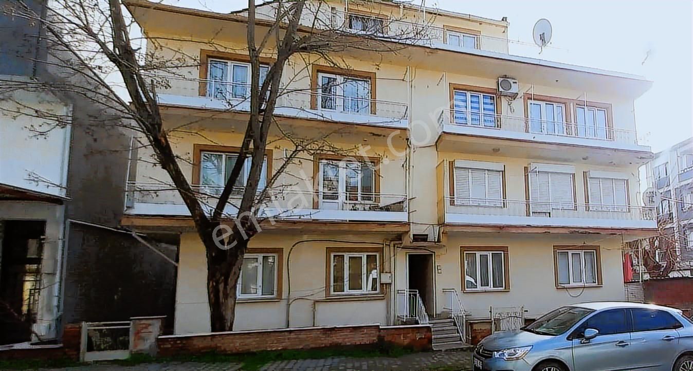 Ali Hikmet Paşa Mahallesi Okul Caddesi Üzerinde Fırsat 2+1 Daire