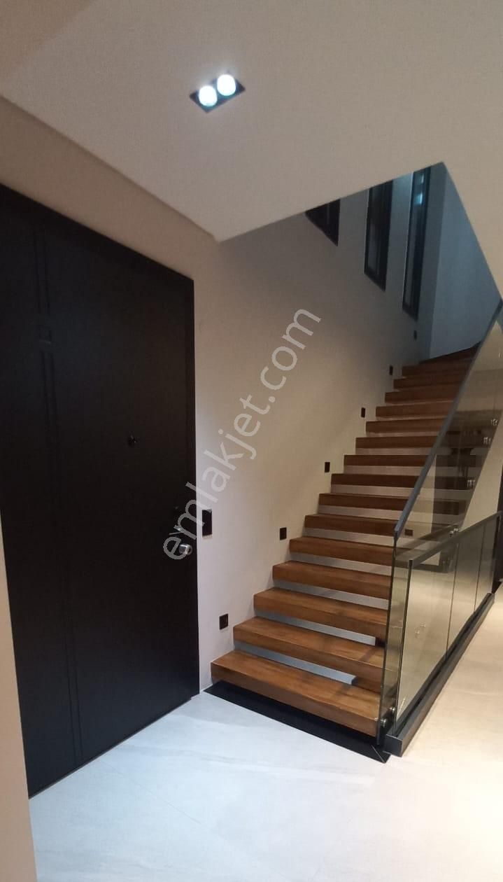 Kalaycılar Mahallesinde, Modern Tasarımlı 6+2 Bahçeli Villa - Görsel 23