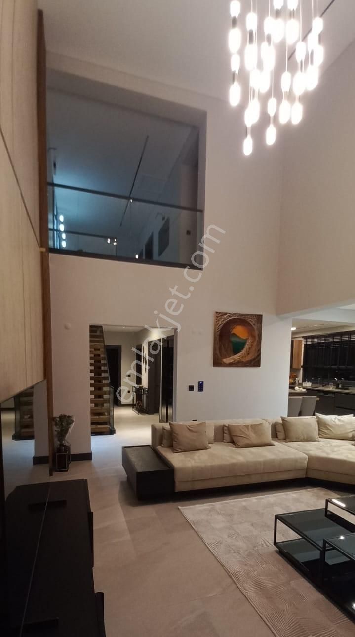 Kalaycılar Mahallesinde, Modern Tasarımlı 6+2 Bahçeli Villa - Görsel 24
