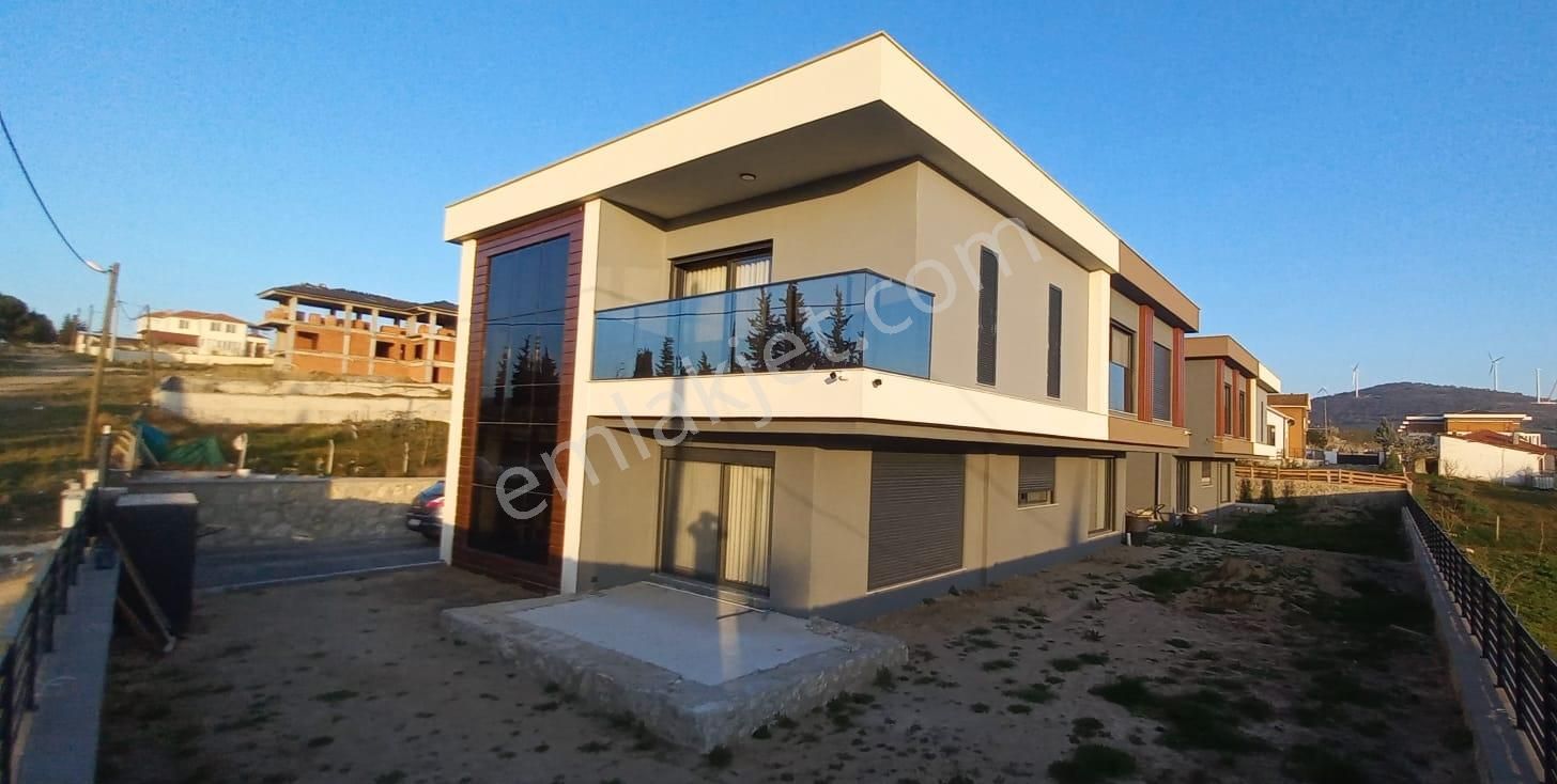 Kalaycılar Mahallesinde, Modern Tasarımlı 6+2 Bahçeli Villa