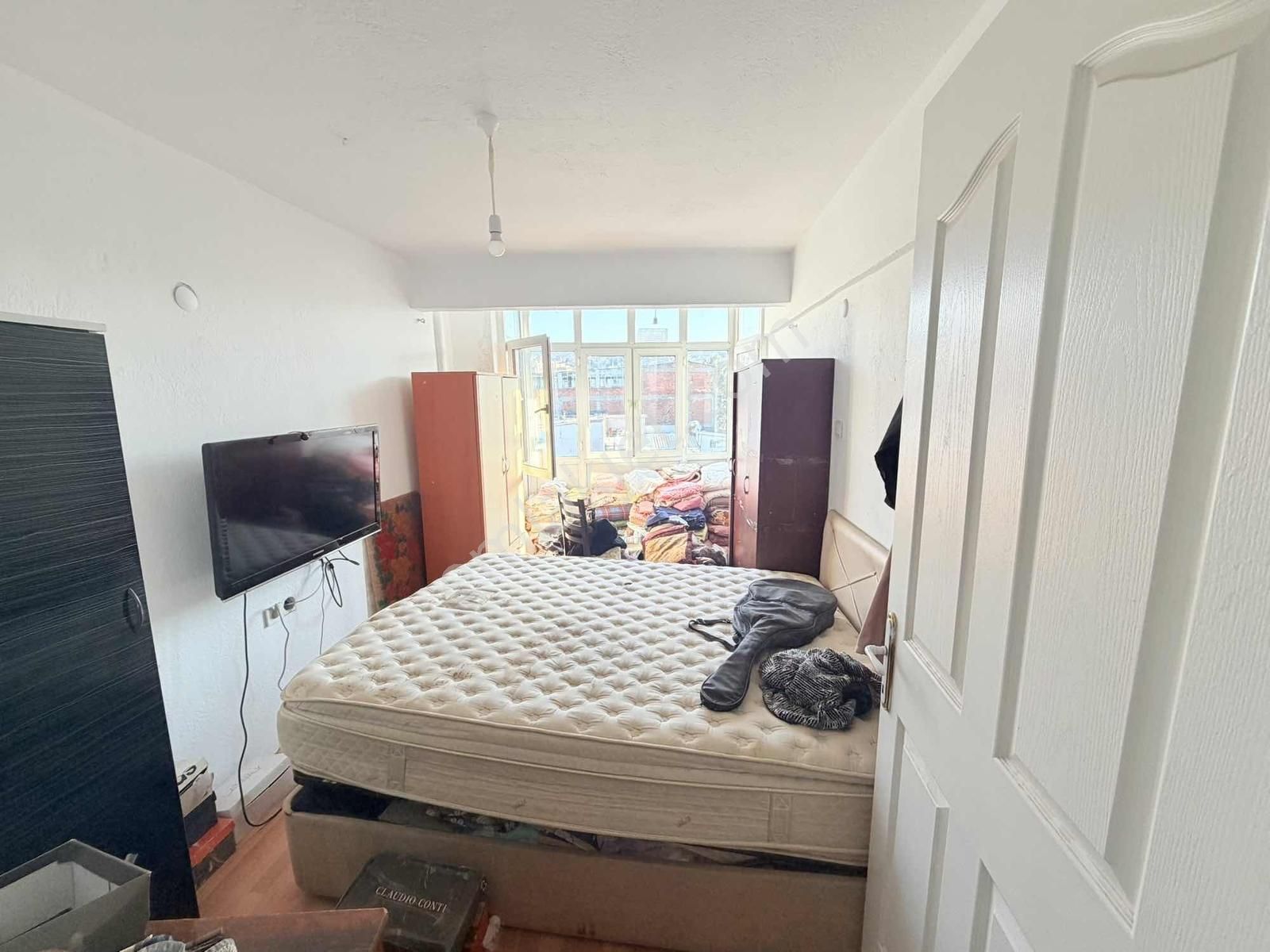 İzmir Güney Mahallesi 1+1 Teraslı Bakımlı Cadde Yakını Daire - Görsel 12