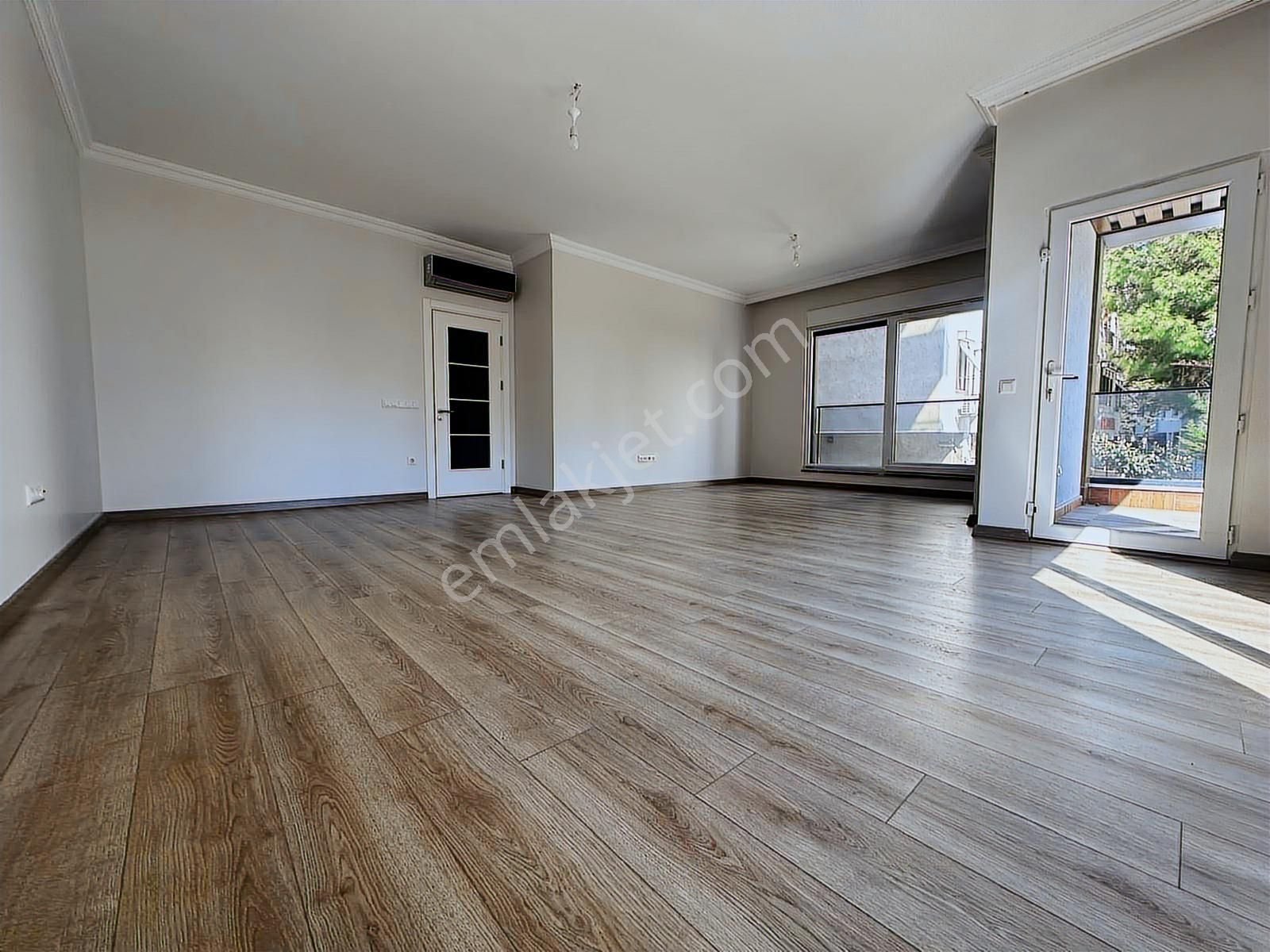 Erenköy De Muhteşem Konumda Prestijli Binada Balkonlu Ebeveynli - Görsel 22