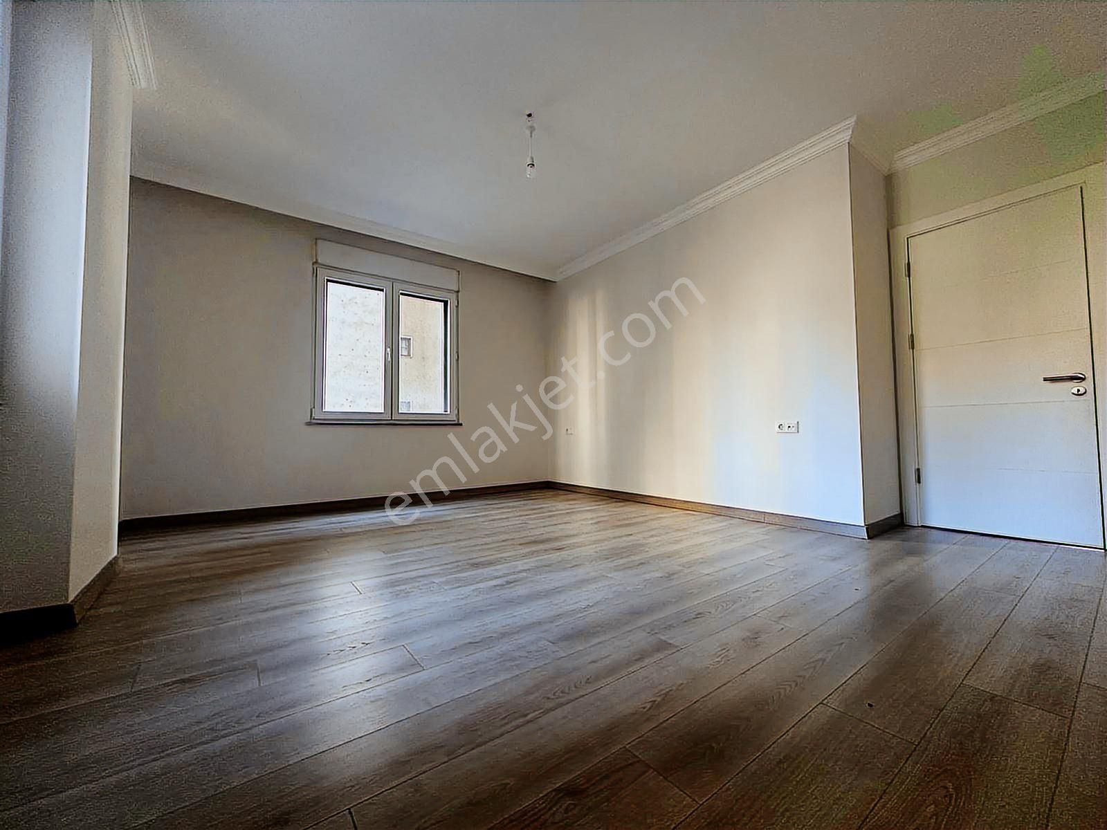 Erenköy De Muhteşem Konumda Prestijli Binada Balkonlu Ebeveynli - Görsel 17