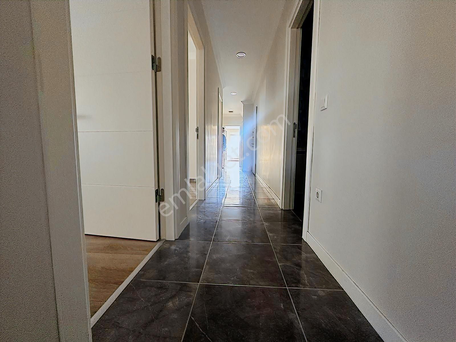 Erenköy De Muhteşem Konumda Prestijli Binada Balkonlu Ebeveynli - Görsel 34