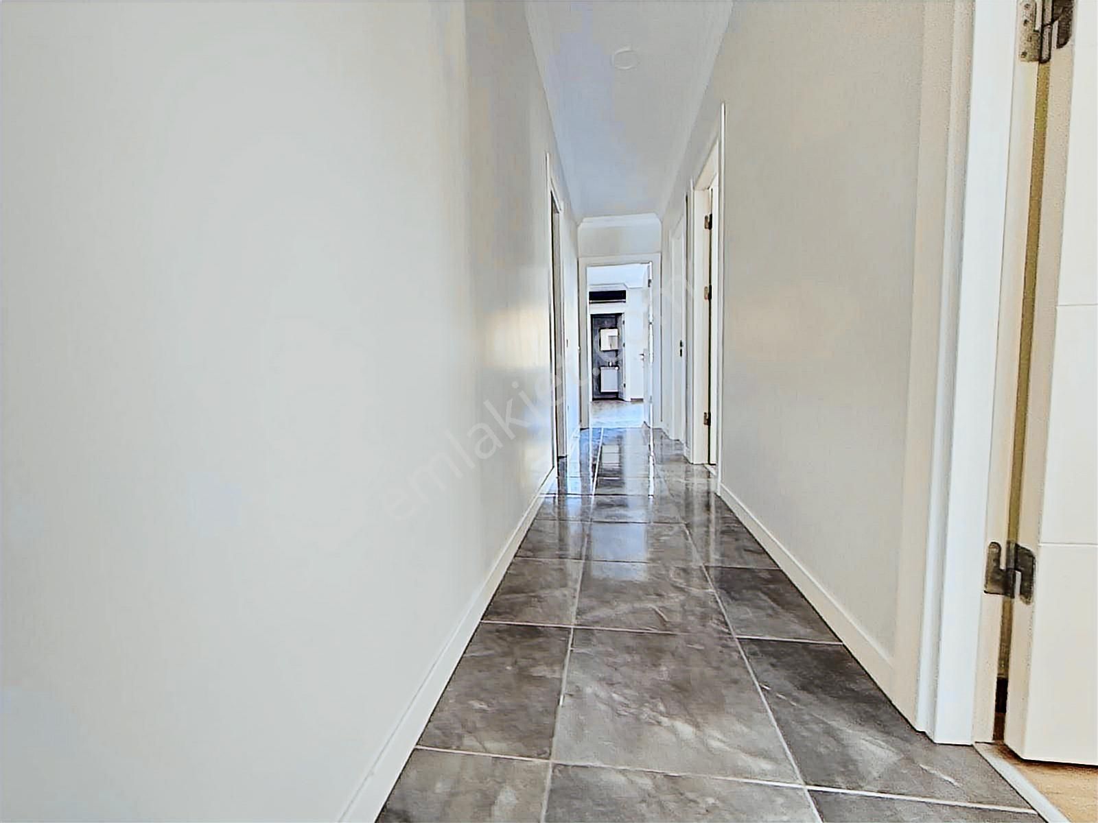 Erenköy De Muhteşem Konumda Prestijli Binada Balkonlu Ebeveynli - Görsel 27