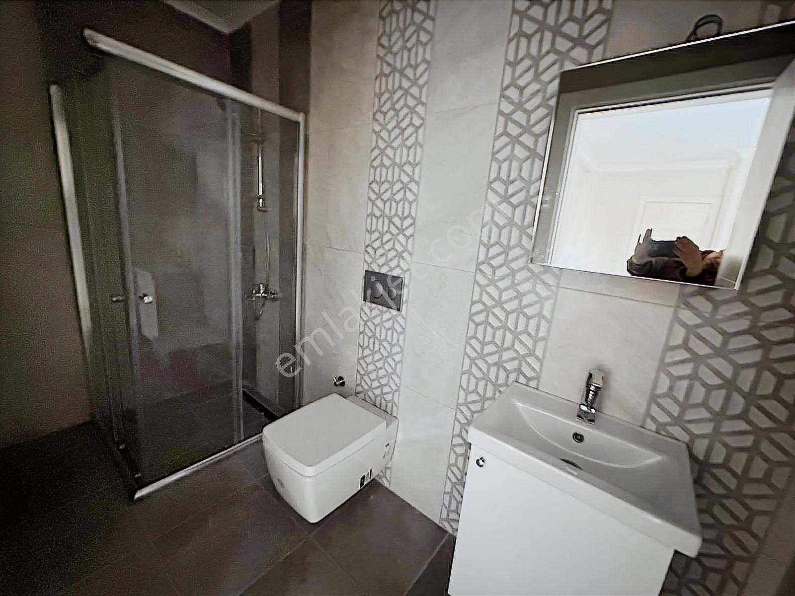 Erenköy De Muhteşem Konumda Prestijli Binada Balkonlu Ebeveynli - Görsel 16