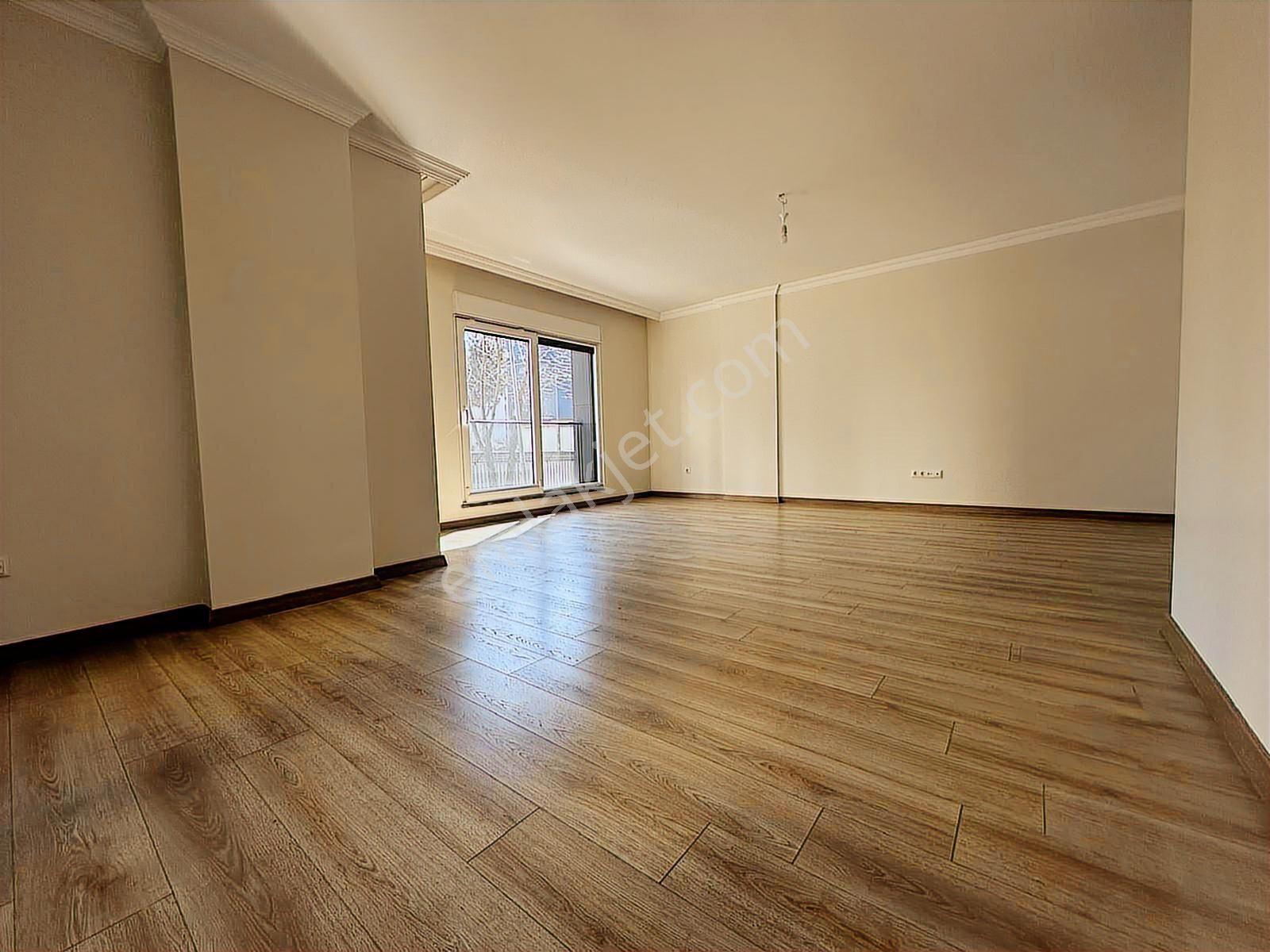 Erenköy De Muhteşem Konumda Prestijli Binada Balkonlu Ebeveynli - Görsel 24