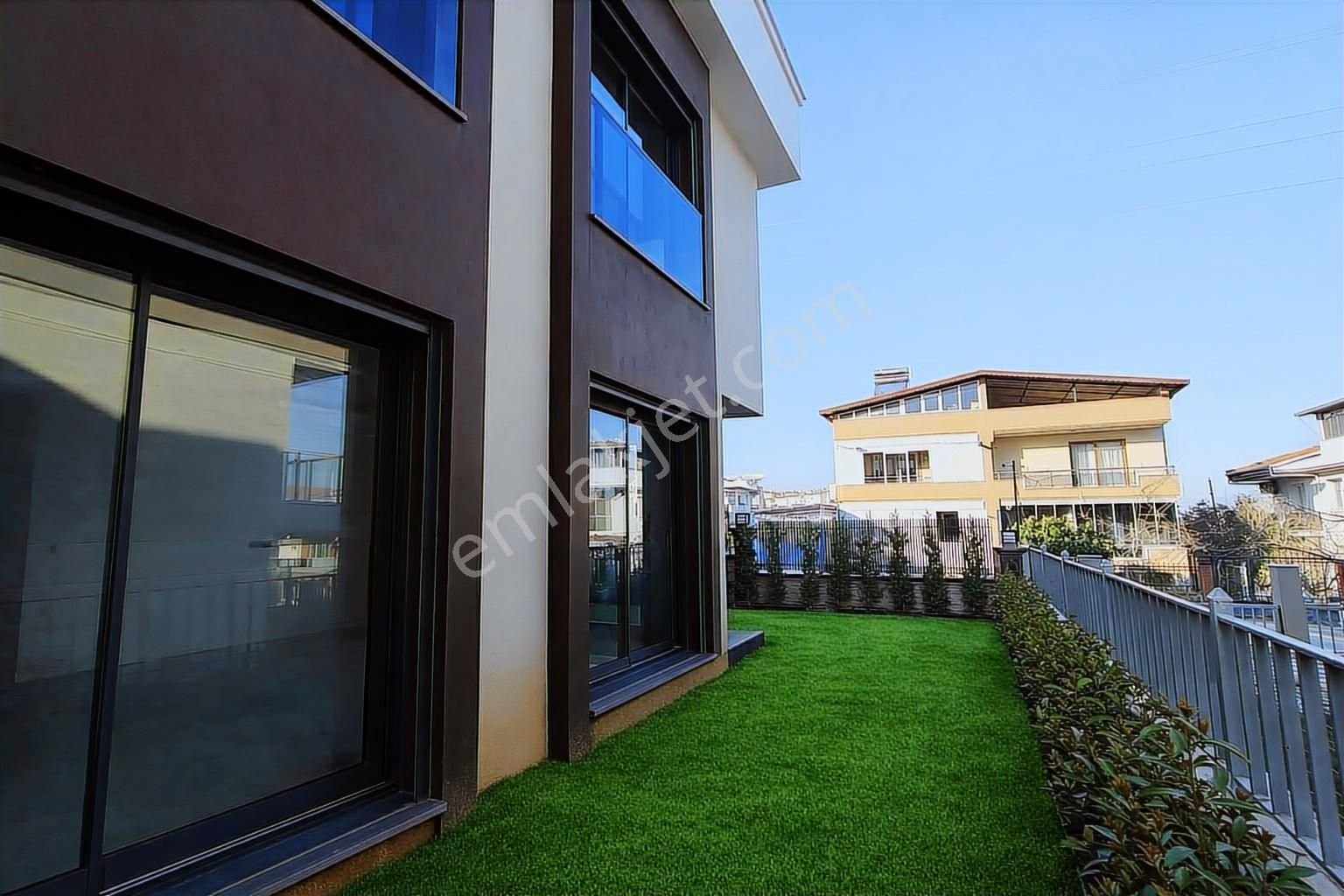 Qzen Gayrimenkul'den | Ultra Lüks Sıfır Müstakil Tripleks Villa - Görsel 15