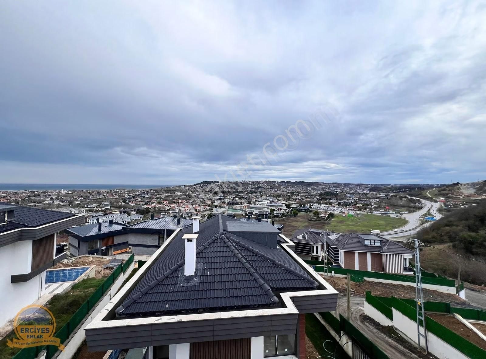 Erciyes'den Şile Ahmetlide Yüzme Havuzlu, Balkonlu Teraslı Villa - Görsel 27