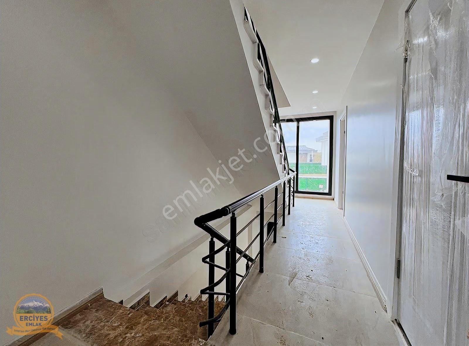 Erciyes'den Şile Ahmetlide Yüzme Havuzlu, Balkonlu Teraslı Villa - Görsel 7