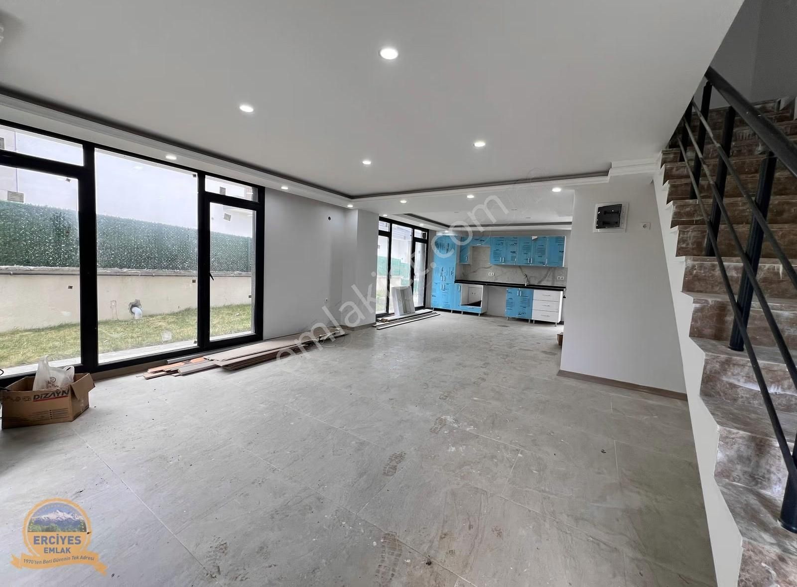 Erciyes'den Şile Ahmetlide Yüzme Havuzlu, Balkonlu Teraslı Villa - Görsel 8