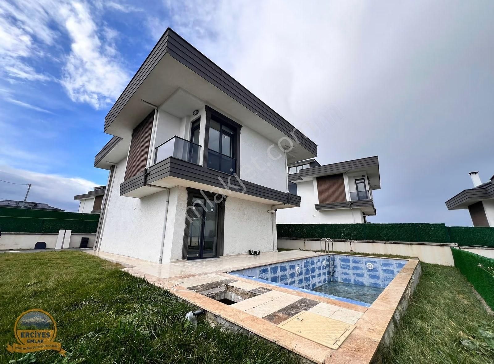 Erciyes'den Şile Ahmetlide Yüzme Havuzlu, Balkonlu Teraslı Villa - Görsel 3