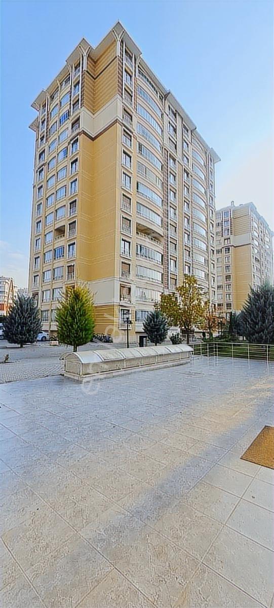 Yazır Mah.bakımlı Satılık Site İçi 4+1 Ara Kat Daire