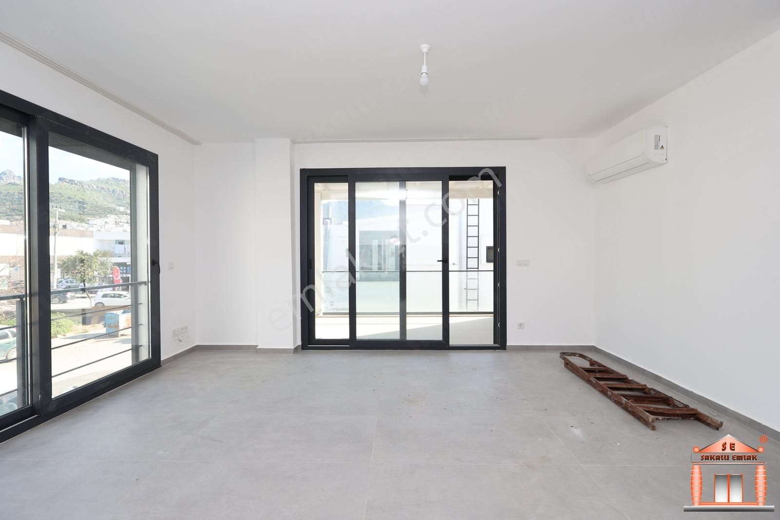 S-a-k-a-l-l-ı-dan Turgutreiste Merkeze Yakın Sıfır Kiralık Daire - Görsel 8