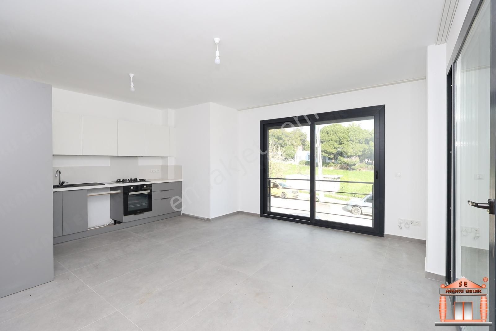 S-a-k-a-l-l-ı-dan Turgutreiste Merkeze Yakın Sıfır Kiralık Daire