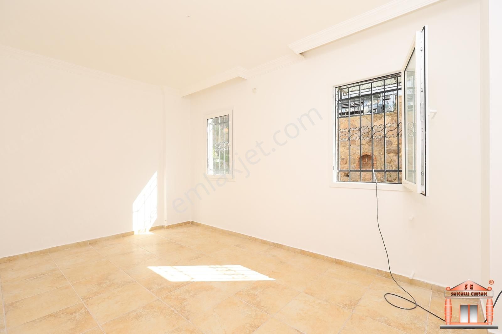 S-a-k-a-l-l-ı-dan Turgutreiste Merkeze Yakın 3+1 Kiralık Daire - Görsel 4