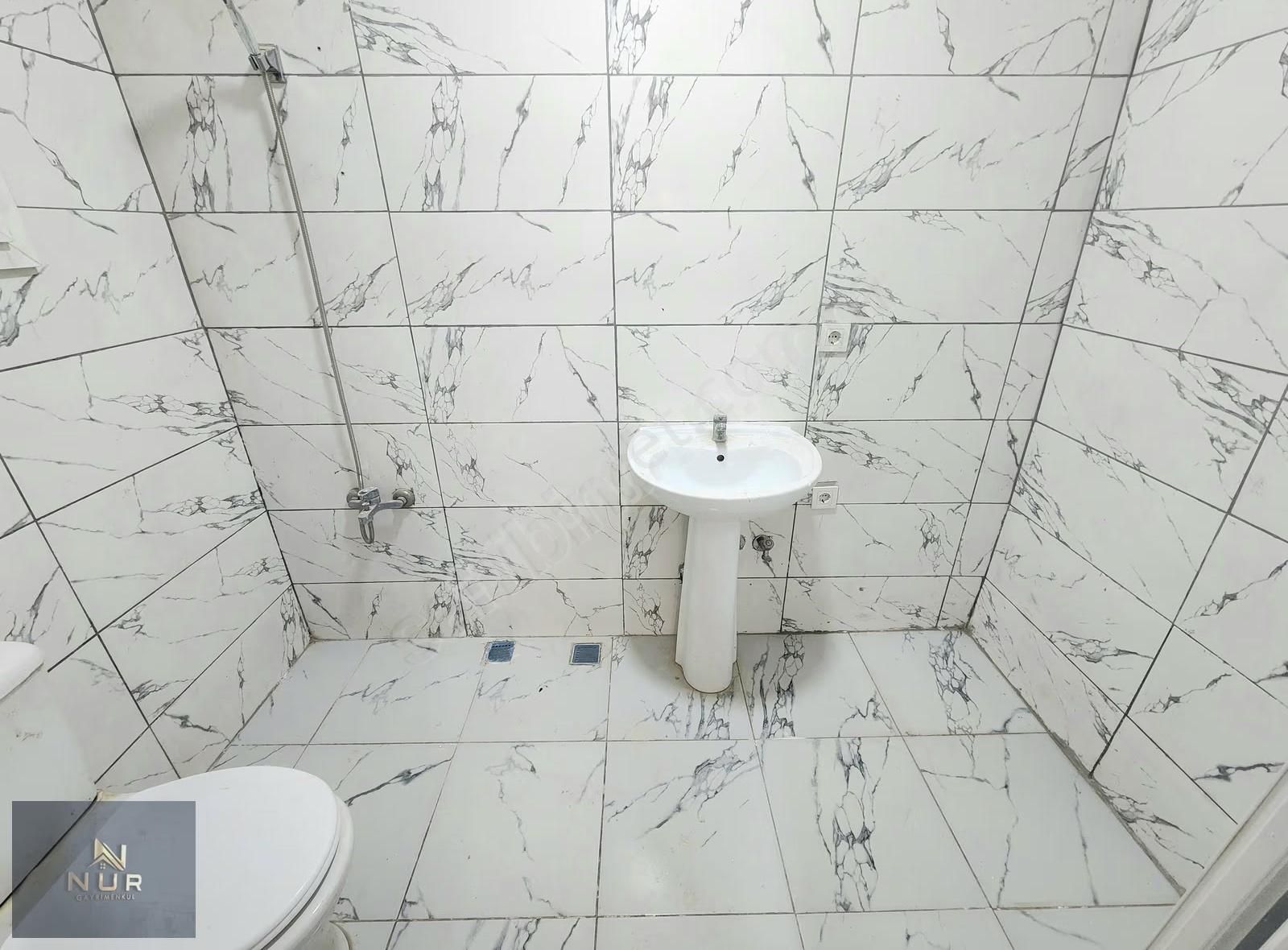 #nur Gayrimenkul# Refik Şevket'te 1+1 Teraslı Kiralık Daire - Görsel 3