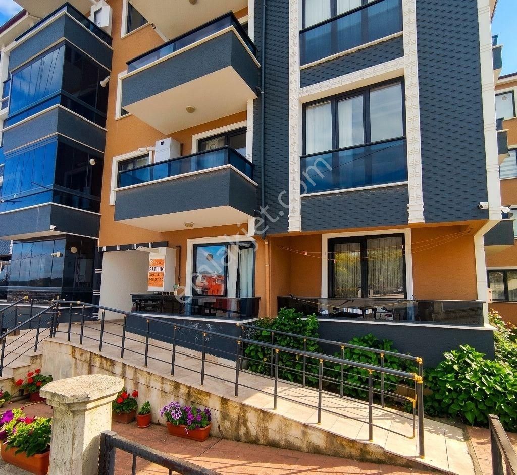 Yeni Binada Ön Cephe Satılık