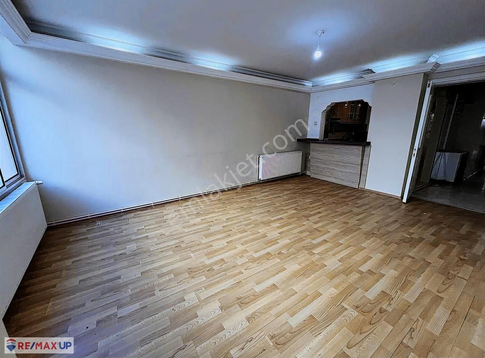 Nil Karkin'den Mithatpaşada Satılık Daire