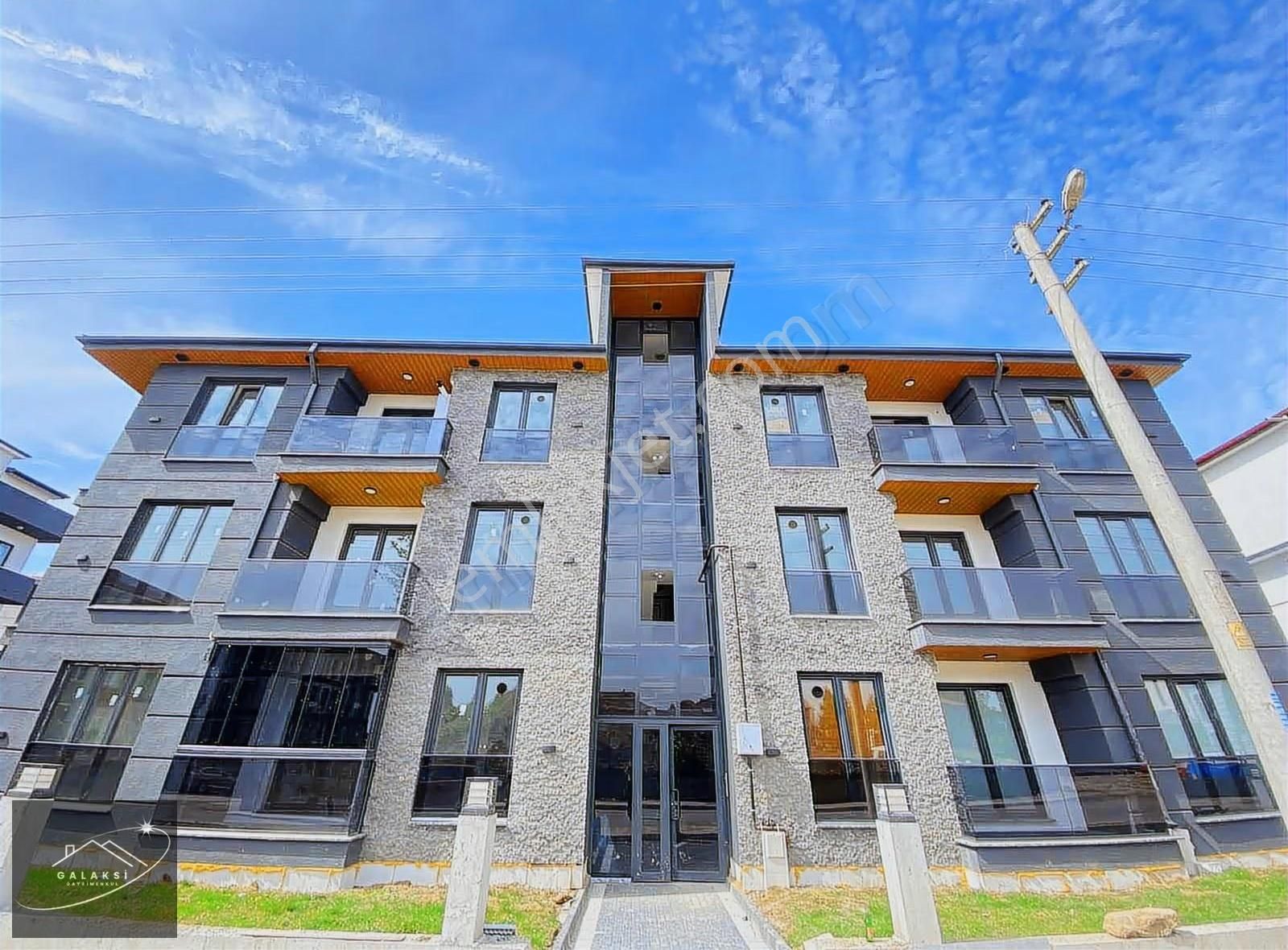 Erenler Yeni Mah. Geniş Sıfır Satılık 3+1 Lüks Daire - Görsel 24