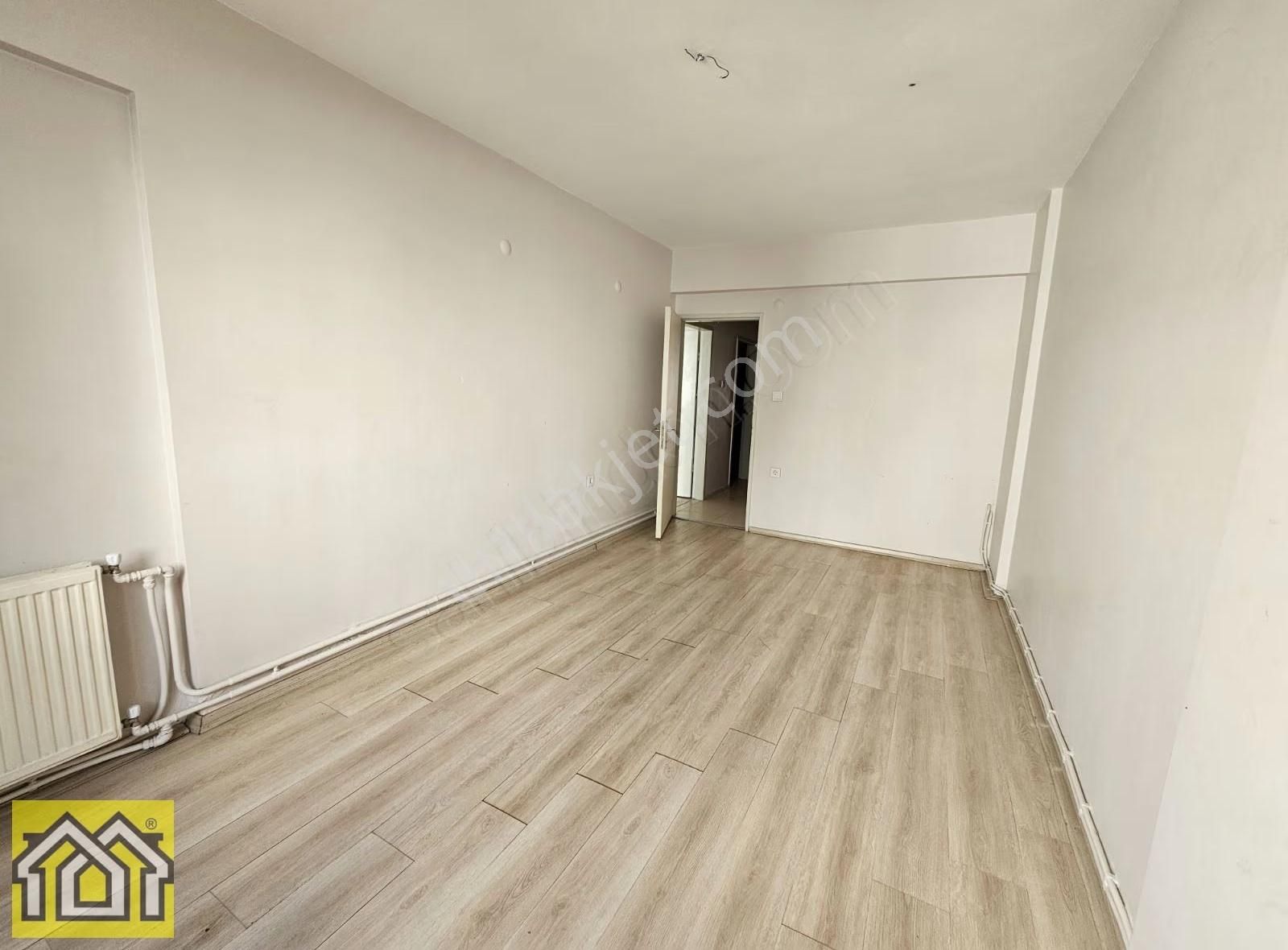 Göztepe Metro Durağı Yakını 3+1 128m2 Arakat Önü Açık Boş Daire - Görsel 4