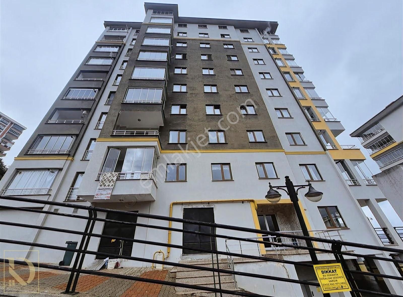 Detay'dan Yalıncak Çakırkent Sitesinde Satılık Eşyalı Daire