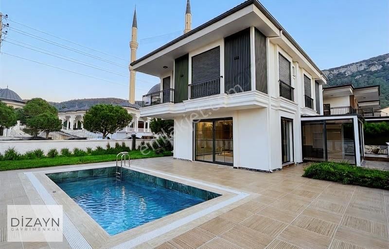 Didim Akbükte Satılık Köşe Başı Müstakil Havuzlu Villa