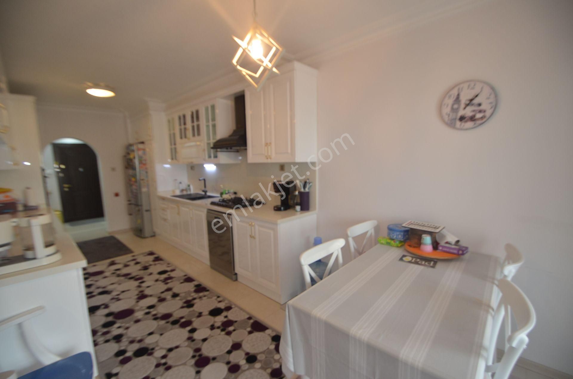 Flamingo'da Tadilatlı, Kilerli, Çift Banyolu Geniş 3+1 Daire - Görsel 27