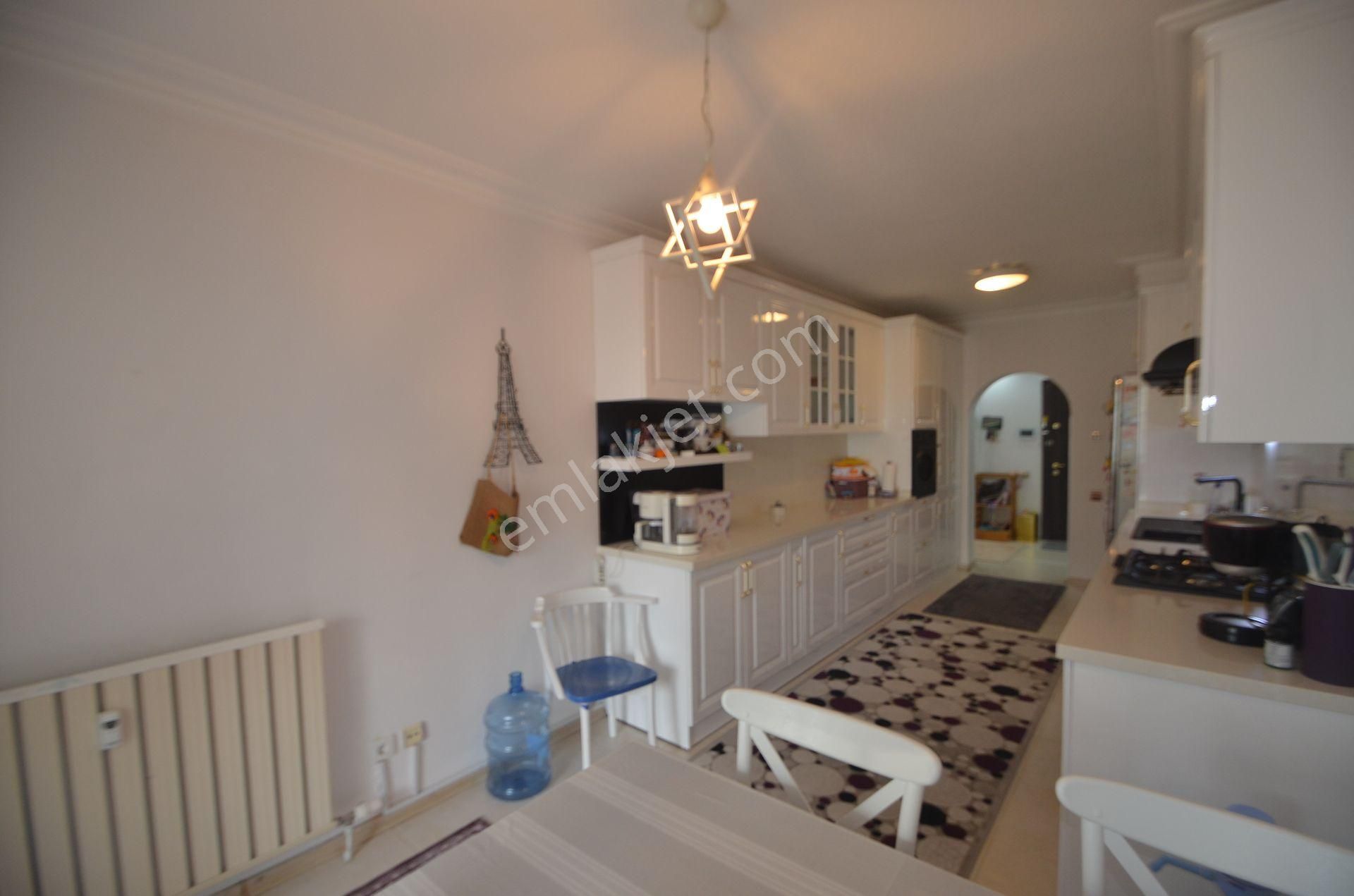 Flamingo'da Tadilatlı, Kilerli, Çift Banyolu Geniş 3+1 Daire - Görsel 33