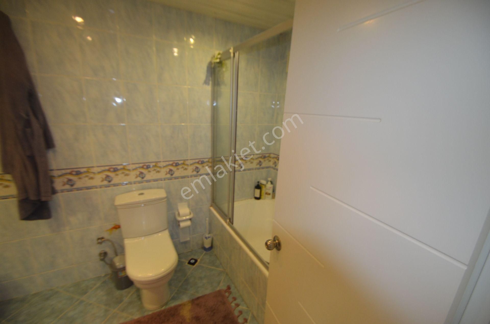 Flamingo'da Tadilatlı, Kilerli, Çift Banyolu Geniş 3+1 Daire - Görsel 24